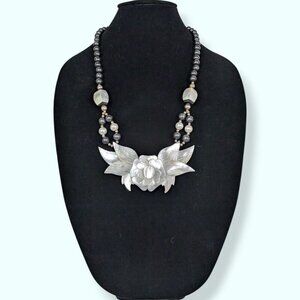 V. Mother of Pearl Blooming Flower Necklace
